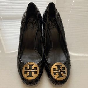 Tory Burch quilted wedges 7.5